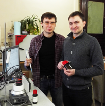 Группа под руководством Дмитрия Кирсанова (слева) при поддержке междисциплинарной исследовательской инновационной программы Сколтеха, подала международную патентную заявку (согласно договору о патентной кооперации) на метод и систему калибровки.