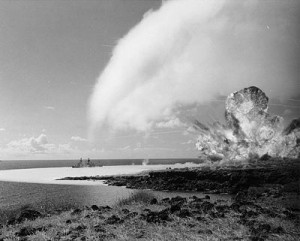 400px-TNT_detonation_on_Kahoolawe_Island_during_Operation_Sailoir_Hat,_sjot_Bravo,_1965