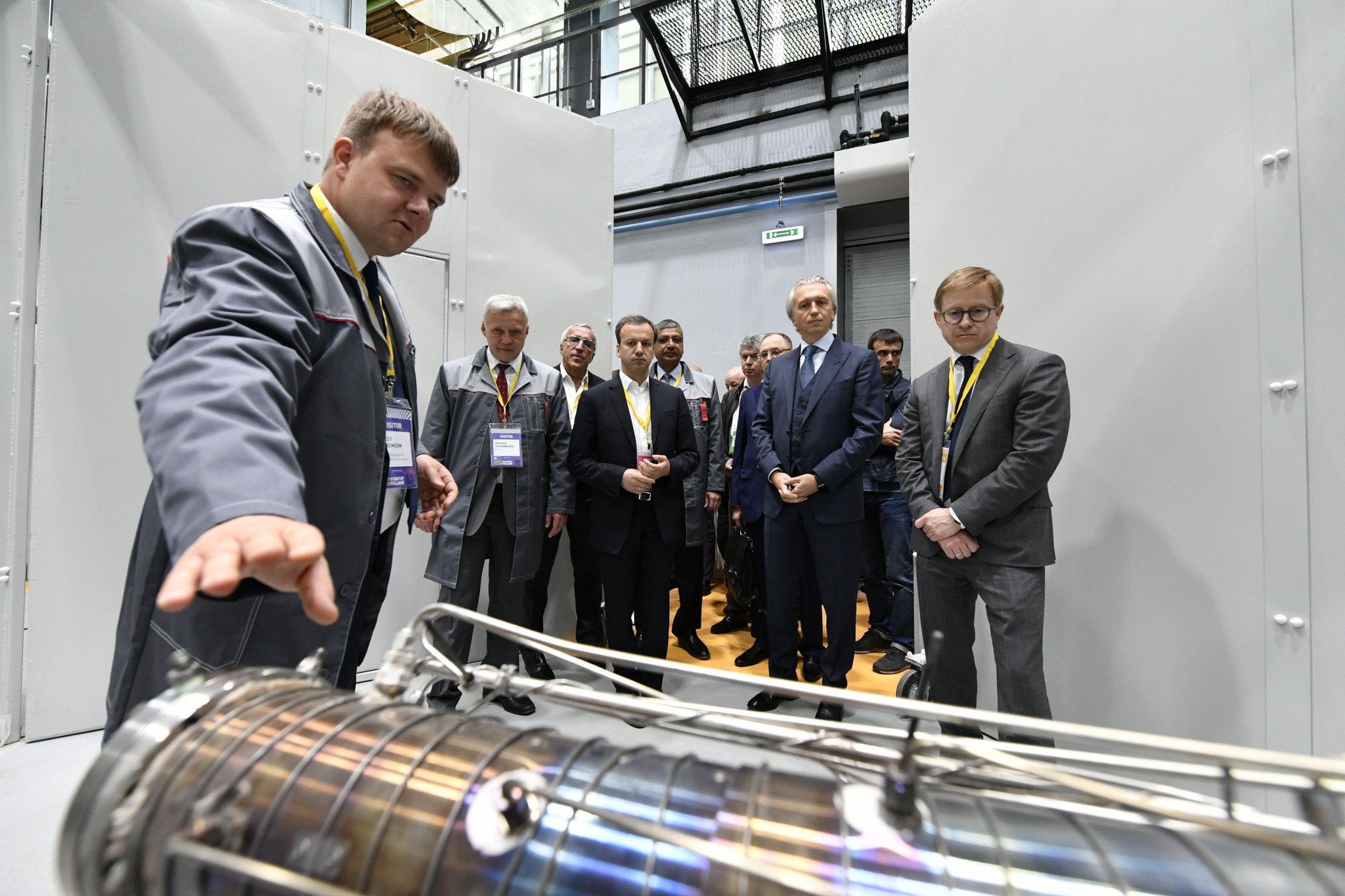 The leaders of Skolkovo, Skoltech and Gazprom Neft join Deputy Prime Minister Arkady Dvorkovich for a tour of Skoltech’s new hydrocarbon recovery lab.