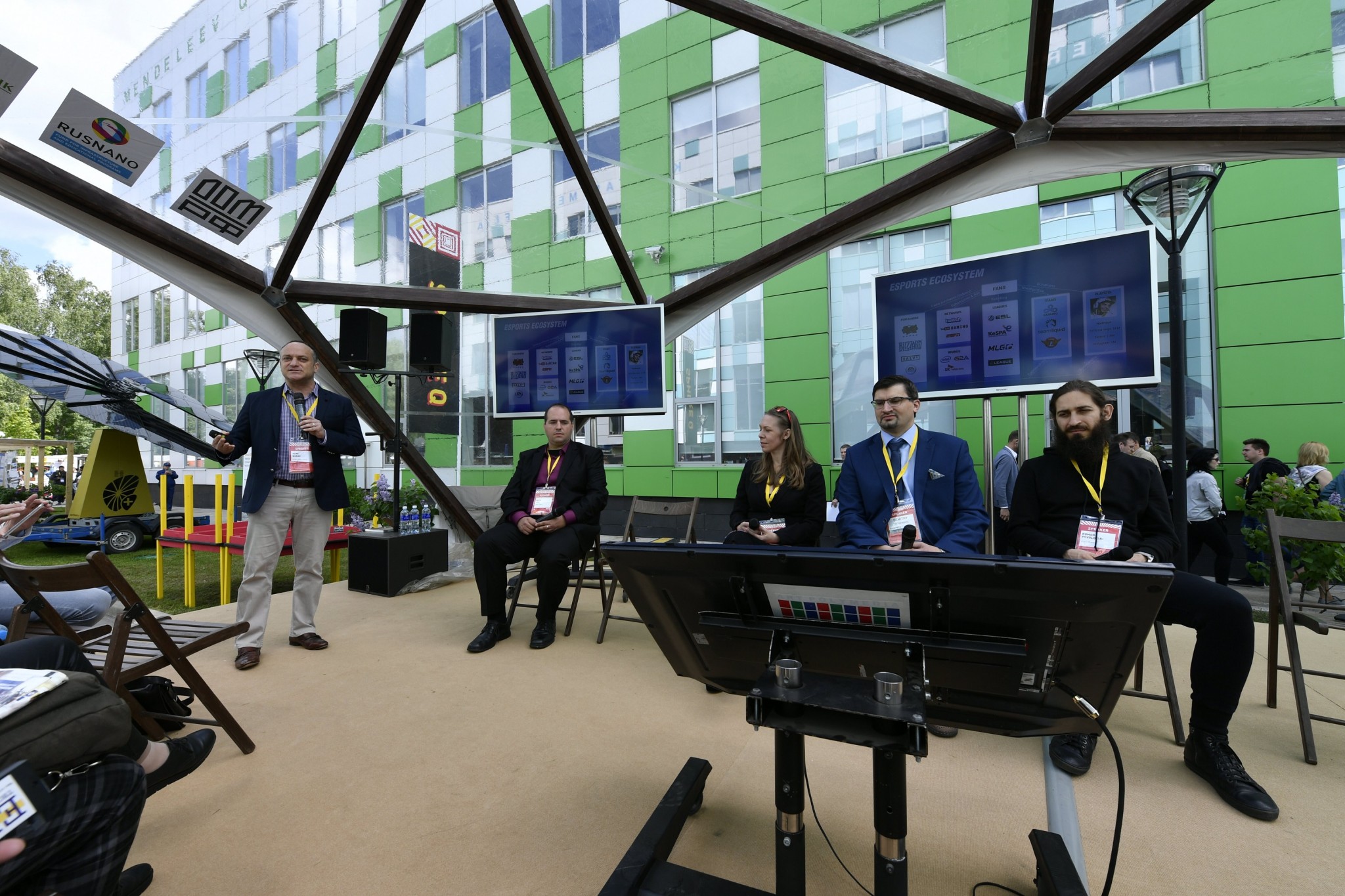 The movers and shakers behind the Skoltech Esports Academy speak before a rapt audience during the Startup Village.
