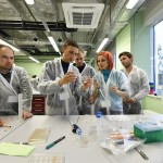 Students discuss their work in one of Skoltech's labs. Photo: Skoltech.