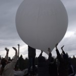 Students and teaching assistants combine efforts to guide the trajectory of a stratospheric balloon. Photo: Skoltech.