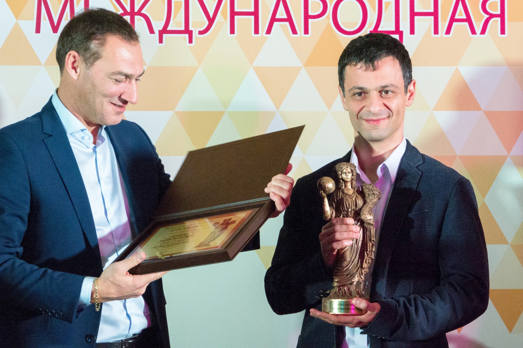 Oganov becoming the youngest person to receive the Concord prize, awarded by the Union of Russian Armenians in collaboration with the Government of Russia and the Russian Presidential Council for Interethnic Relations. Photo: Skoltech.