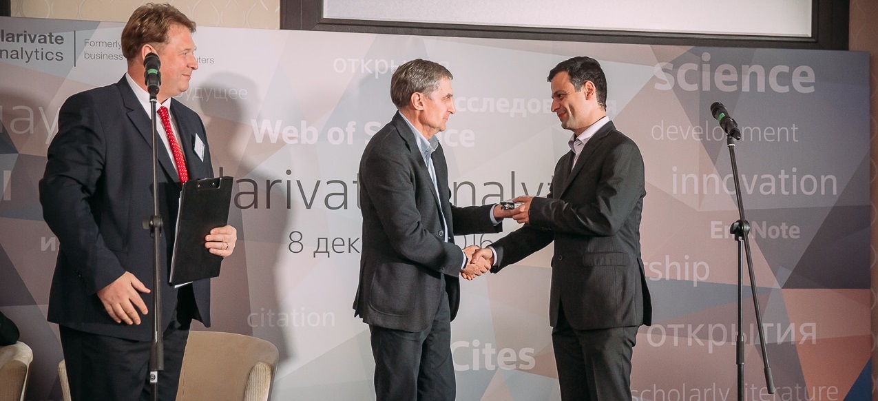 Skoltech Professor Artem Oganov accepts his prize at the Web of Science Award ceremony on Thursday, where Professor Konstantin Severinov and Skotech as a whole were also honored. Photo: Skoltech.