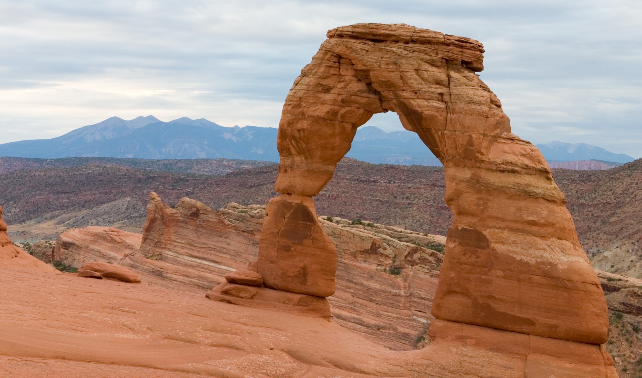 A natural arch located in Utah's Arches Natural Park. Photo: Mlcreech // Wikimedia Commons.