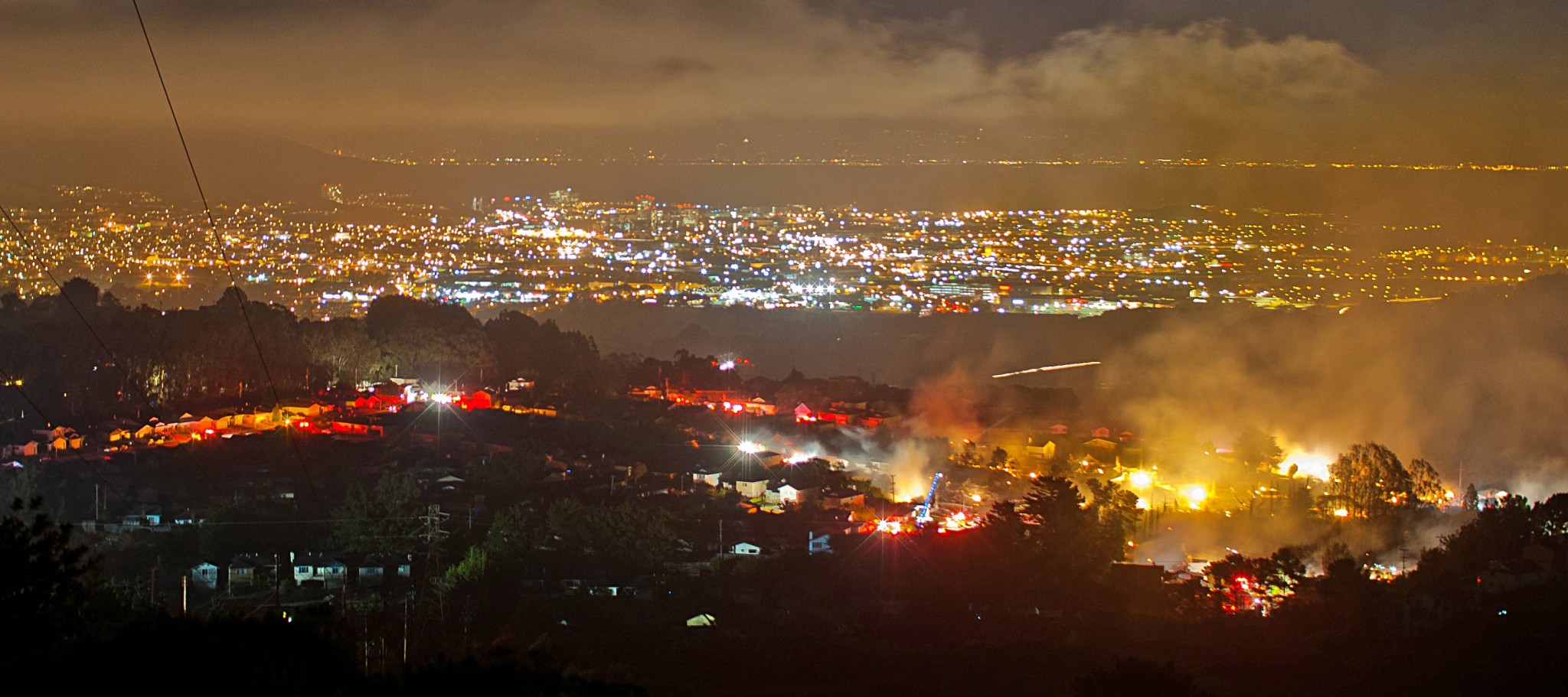 A fire burns in San Bruno, California following a deadly pipeline explosion in 2010. Photo: MisterOh // Wikimedia Commons.
