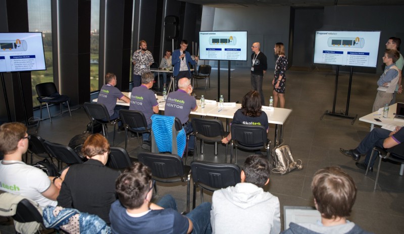 The In-Pipe Inspection Module team highlights the system’s proposed technologies, including a rotating camera that inspects for possible defects, and computer-vision-powered algorithms to automatically detect the defects. Photo: Timur Sabirov / Skoltech