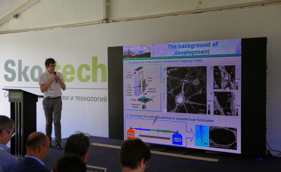 Petr Gorelkin – one of the winners of Skoltech Innovation Program gives a talk  “Nanopipette electrochemical biosensors” 