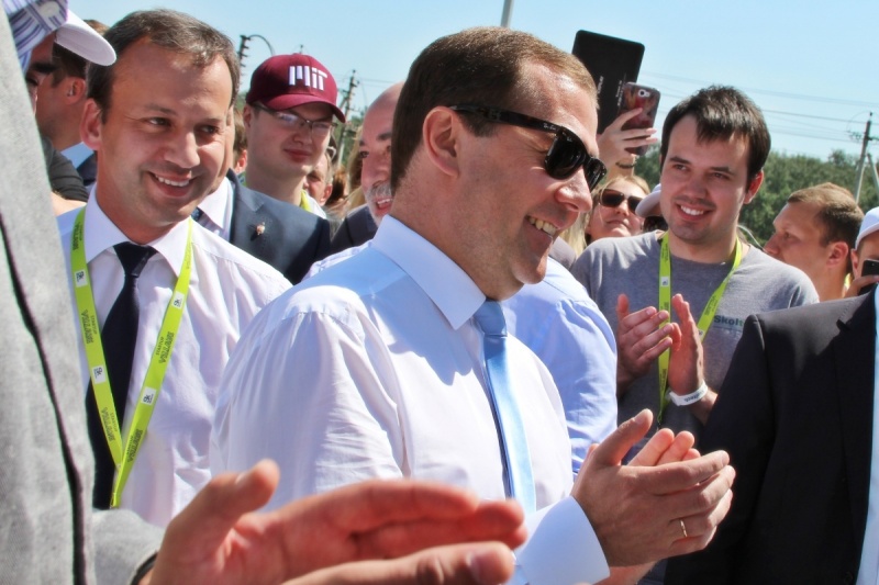 A round of applause to round it up. PM Medvedev and deputy PM Dvorkovich (left)