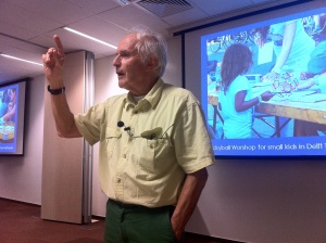 Professor Harry Kroto giving a guest lecture at Skoltech