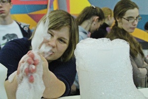 A Skoltech student instructor at a Cooking and Science class during ISP (independent Studies Period)