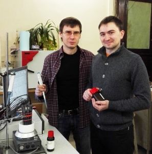 A group led by Dmitry Kirsanov (left) and supported by the Skoltech Translational Research and Innovation Program submitted a PCT patent application titled Calibration system and method.